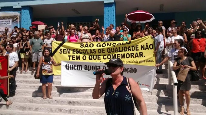 Profissionais da educação de São Gonçalo protestam por conta do salário atrasado