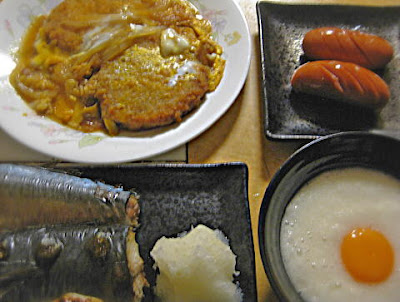 今日の夕食　焼魚　トロロ　煮コロッケ＋1