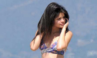 selena gomez sexy bikini