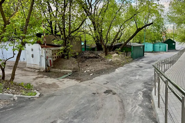 улица Карьер, дворы, гаражи