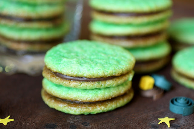 Galletitas de menta con relleno de chocolate / Mint-chocolate sandwich cookies