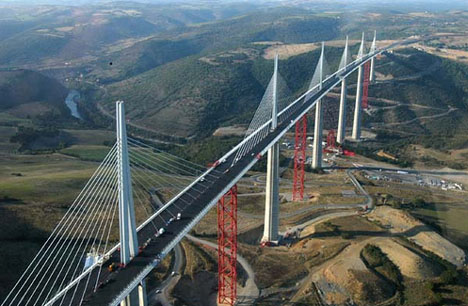 Le Viaduc de Millau, Jembatan Tertinggi Di Dunia, Lebih Tinggi Dari Menara Eiffel