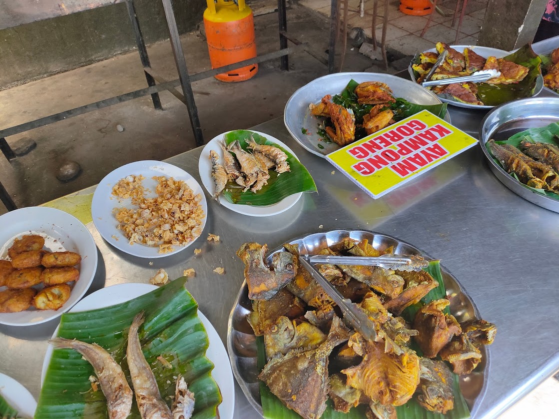 Boleh Tahan Menu Lauk-Pauk di Restoran Gulai 7 Kawah, Alor ...