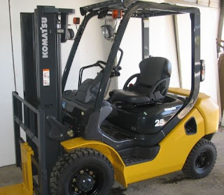 xe nâng komatsu 2.5 tấn mới 0937782768