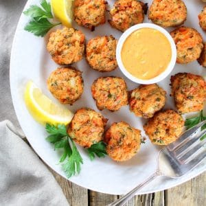  Mini Salmon Cakes with Sriracha Lemon Aioli