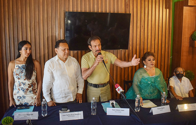 Toño Infante y Paloma Martin presentes en el 67º Aniversario Luctuoso de Pedro Infante