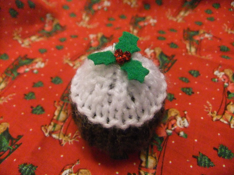 Apple Tree Crafts: Free knitting pattern - tiny Christmas 