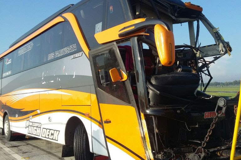 Kecelakaan Tol Ngawi Kertosono