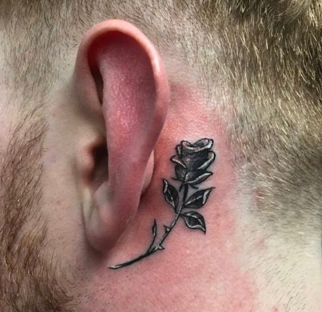20 tatuagens de rosas pretas para homens que desejam um visual misterioso