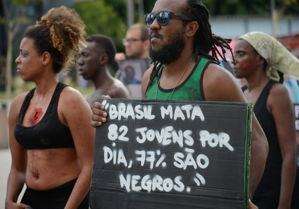 Protesto contra a violência com ativistas da Anistia Internacional. (Foto: Fernando Frazão/Agência Brasil)