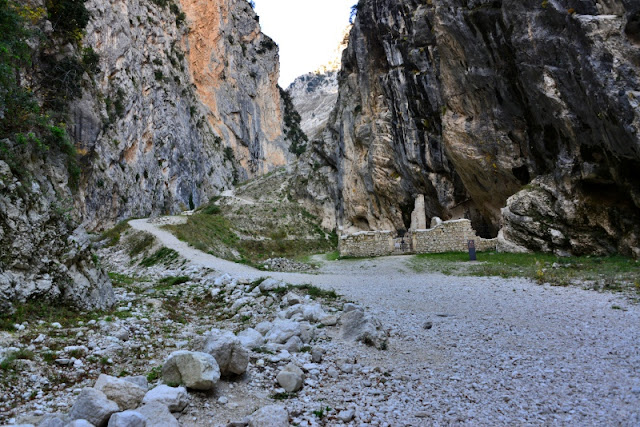 SENTIERO-VERSO-MONASTERO-SAN-MARTINO