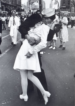 people kissing. photos of people kissing.