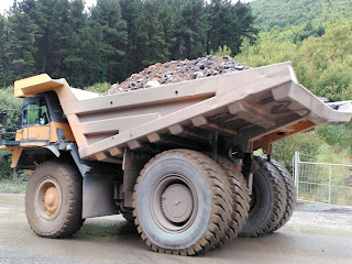 Camión dumper, cantera Larrasko, Arrigorriaga, Bizkaia