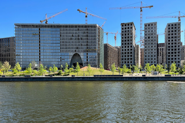 Москва-река, набережная Марка Шагала, бывшая территория ЗИЛ, строящийся жилой комплекс «ЗИЛАРТ»