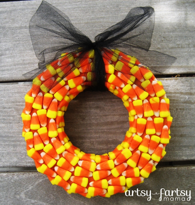 Candy Corn Wreath at artsyfartsymama.com #Halloween #wreath