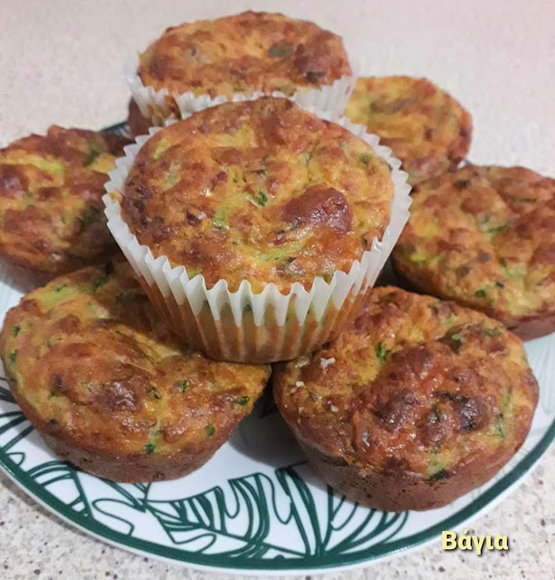 Αλμυρά Muffins με Κολοκυθάκια, Φέτα και Αρωματικά Βότανα Αφράτα Αλμυρά Muffins με Κολοκυθάκια, Φέτα και Αρωματικά Βότανα
