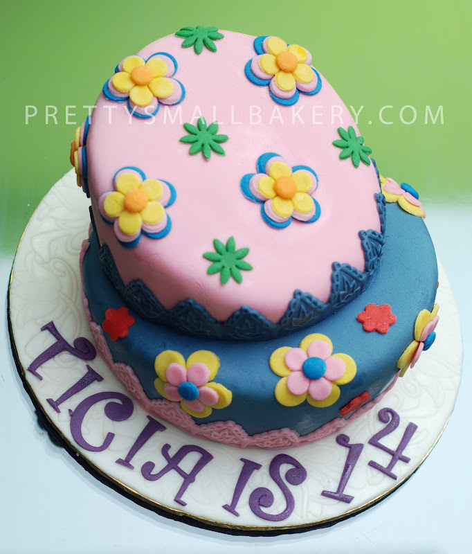 Kek harijadi floral untuk tiscia - Prettysmallbakery