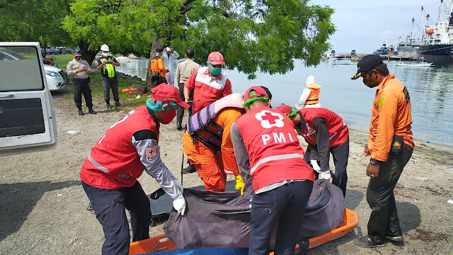  TIM SAR LAKUKAN MEDEVAC SEORANG NAKHODA KM ASIA PERSADA