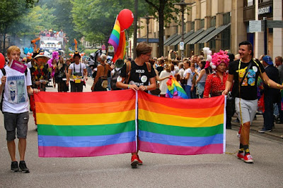 لماذا يتم الاحتفال بشهر فخر المثليين في يونيو؟