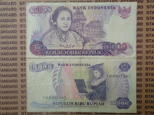 Uang Kertas Kuno 10 Ribu Rupiah Gambar RA Kartini Tahun Emisi 1985