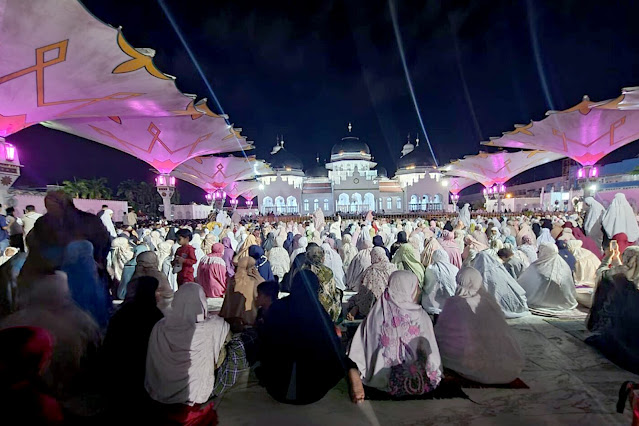 Ribuan Jamaah Padati Masjid Raya Baiturrahman Banda Aceh untuk Shalat Tarawih Pertama Ramadan 1444 Hijriah