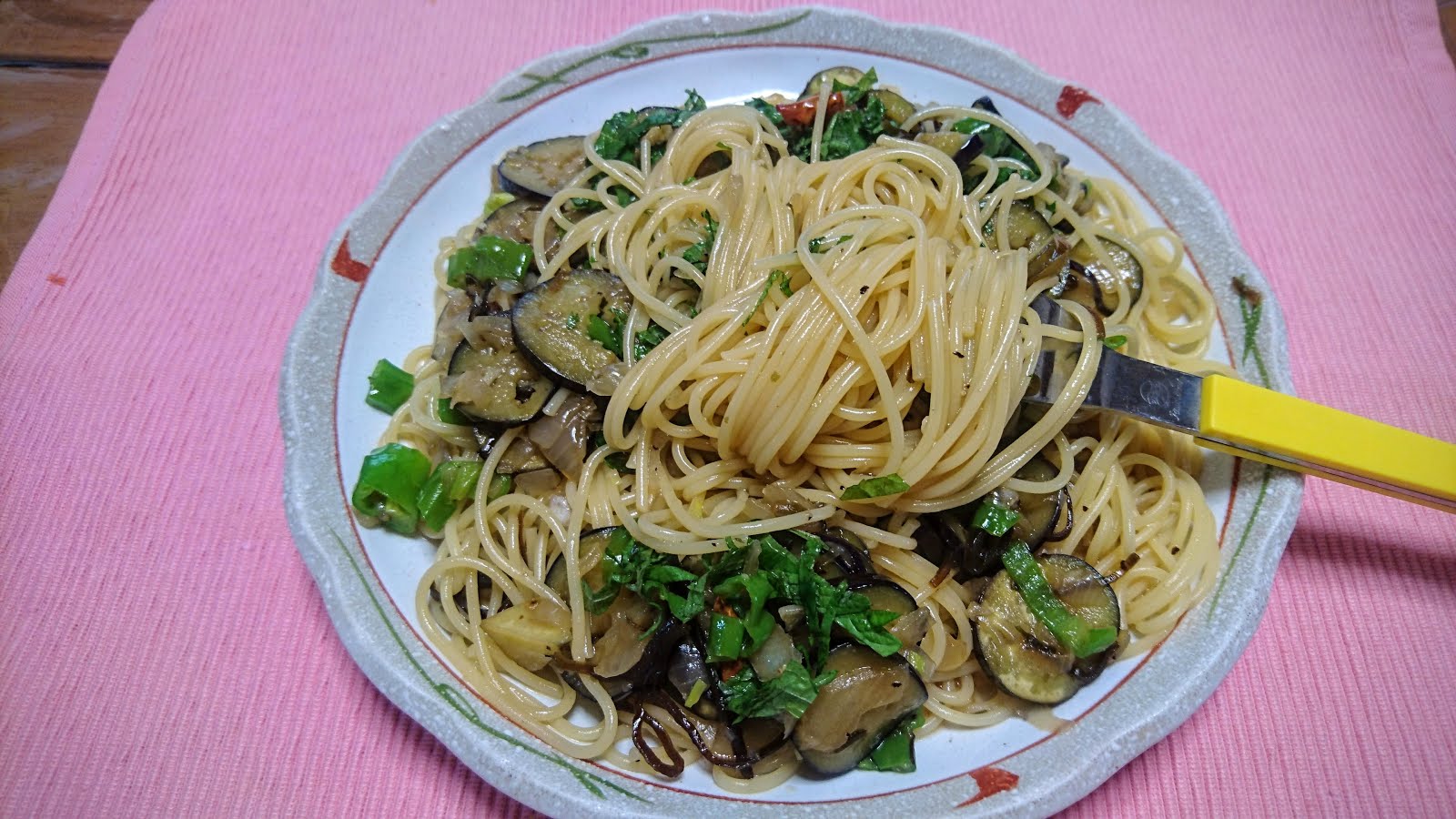 茄子とシシトウの塩昆布パスタ 麺食いゴルファー