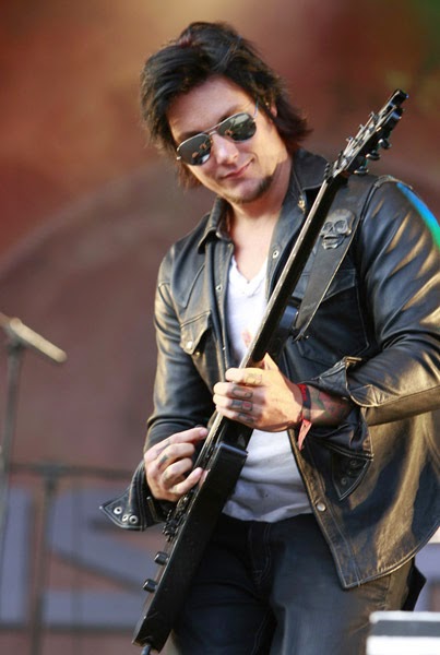 Kunci Gitar So Far Away Avenged Sevenfold