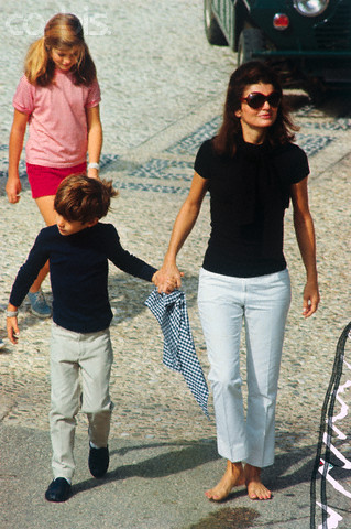 jackie kennedy wedding to onassis. jackie kennedy wedding gown.