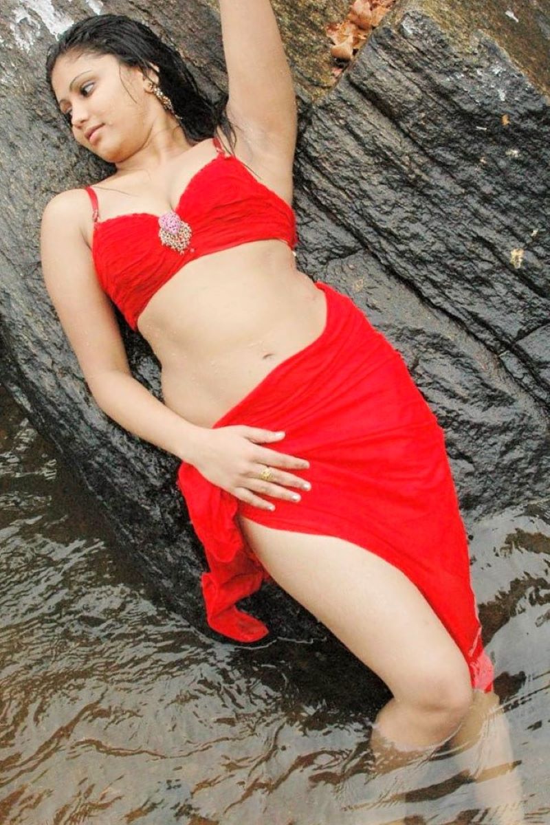 Amrutha Valli Hot Tamil Actress Navel Photos Images Stills