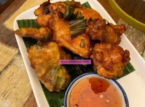 Thai-Fried-Chicken-Boat-Noodle