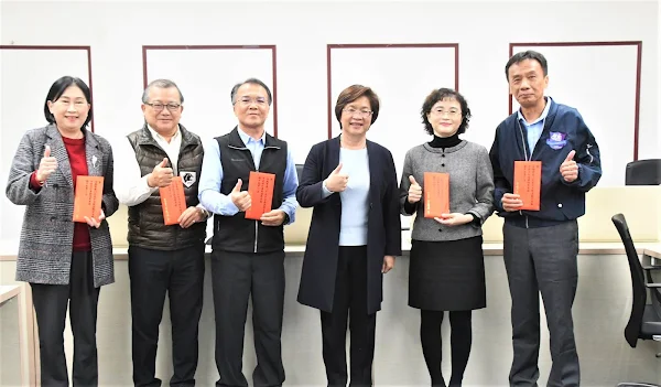▲改造彰化Continue！彰化財政五年減債107億，再度蟬聯行政院計畫與預算考核第一名，彰化縣長王惠美在主管週報中表揚，感謝縣府同仁的努力與付出獲得這項好成績。（彰化縣政府提供）