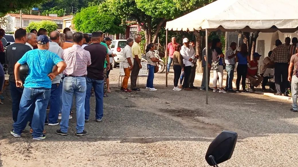 Vigíenses madrugaron a votar en las primarias