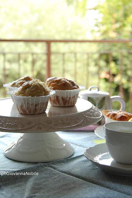 Muffin con paté di olive verdi e formaggio brie