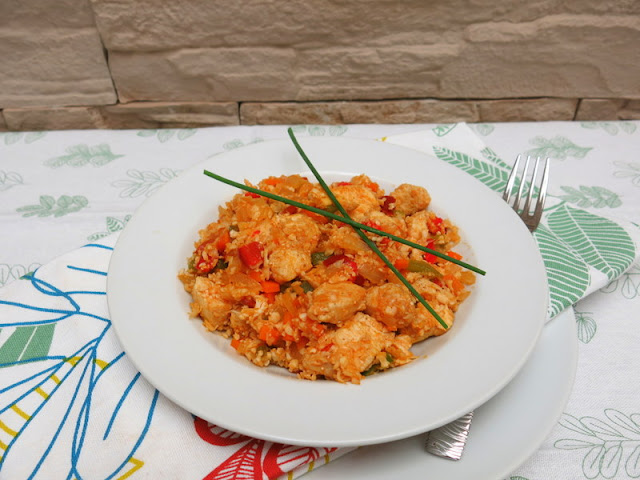 "ARROZ" DE COLIFLOR CON POLLO Y VERDURAS