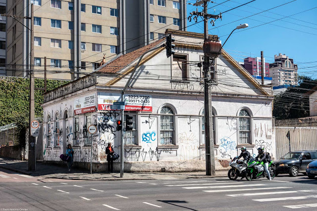 Casa na Avenida Sete de Setembro, esquina com a Rua 24 de Maio