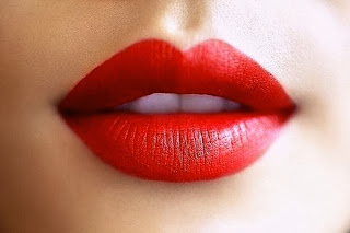 Tips Agar Bibir Merah Merona Secara Alami,
