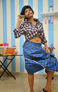 Actress Haripriya Navel Photo in Lungi Dance