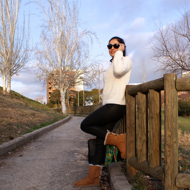 OUTFIT INVIERNO Pantalones encerados, jersey de punto y botas UGG