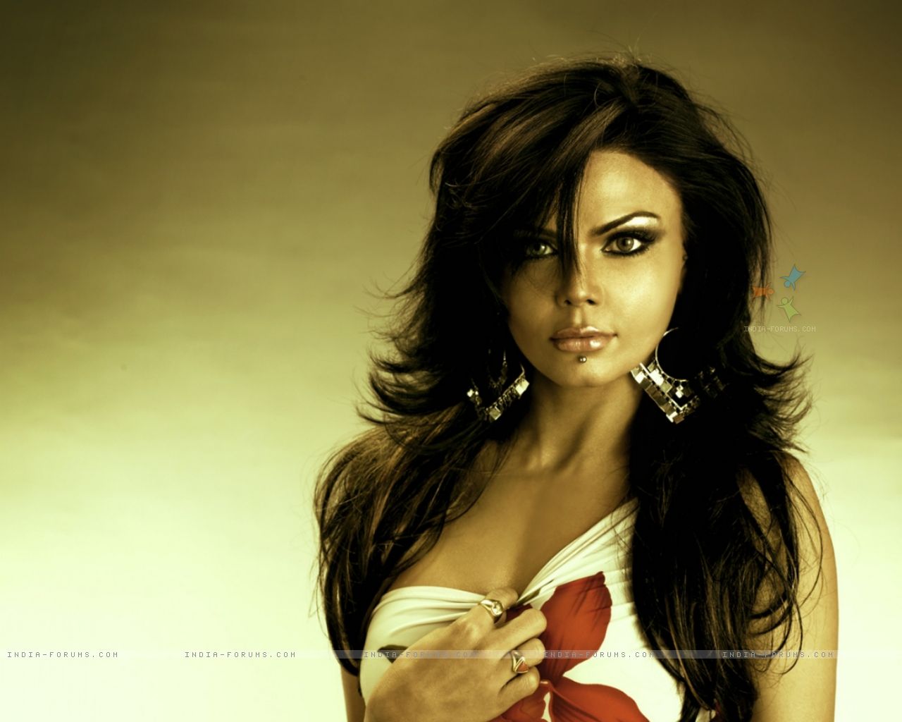 High Definition Wallpaper Club: Rakhi Sawant Pictures