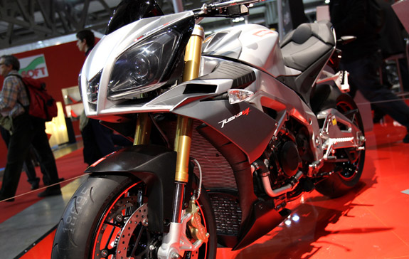 Aprilia Tuono V4 R_b.jpg