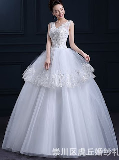 Vestido de novia corte princesa con tirantes de tul, apliques brillantes y falda con dos capas