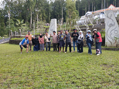 Foto di depan Balai Kebun Raya Baturaden