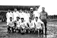 SEVILLA C. F. Temporada 1955-56. Ramoní, Maraver, Pauet, Romero, Campanal II, Busto. Doménech, Liz, Enrique, Pepillo, Guillamón. DEPORTIVO ALAVÉS 2 SEVILLA C. F. 1 Domingo 18/03/1956. Campeonato de Liga de 1ª División, jornada 25. Vitoria, Álava, estadio de Mendizorroza. GOLES: ⚽1-0: 2’, Contrasta. ⚽1-1: 6’, Guillamón. ⚽2-1: 86’, Contrasta.