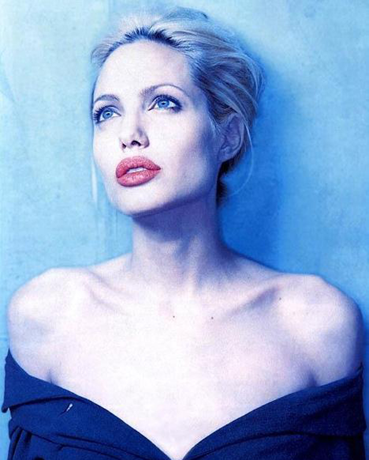 Fresh Look Angelina Jolie Short Hairstyles 12