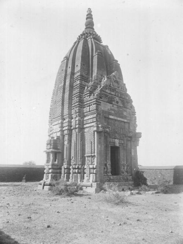 Jarai-ka-Math Hindu Temple, Barua Sagar (Baruasagar), Jhansi, Uttar Pradesh, India | Rare & Old Vintage Photos (1914)