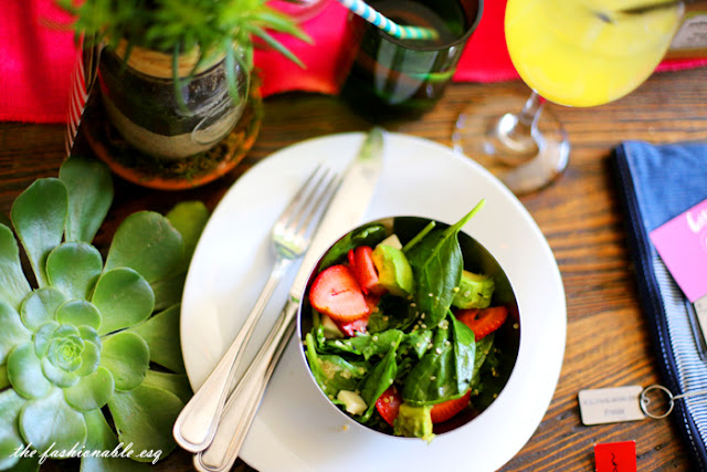 Tablescape design using succulents