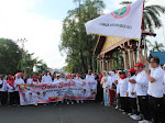 HUT PGRI KE-78 dan HGN, Ratusan Guru dan para siswa ikuti jalan sehat bersama Bupati Bungo 