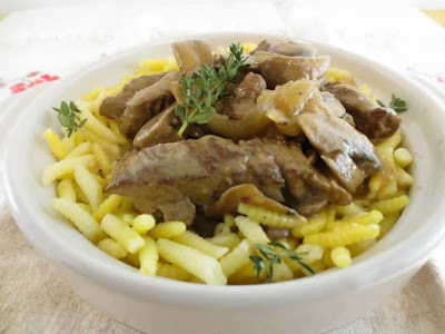 Stroganoff de vită cu paste