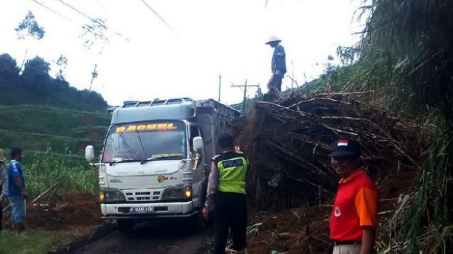 Longsor, Jalur Wisata Dieng Melalui Wonosobo Tertutup