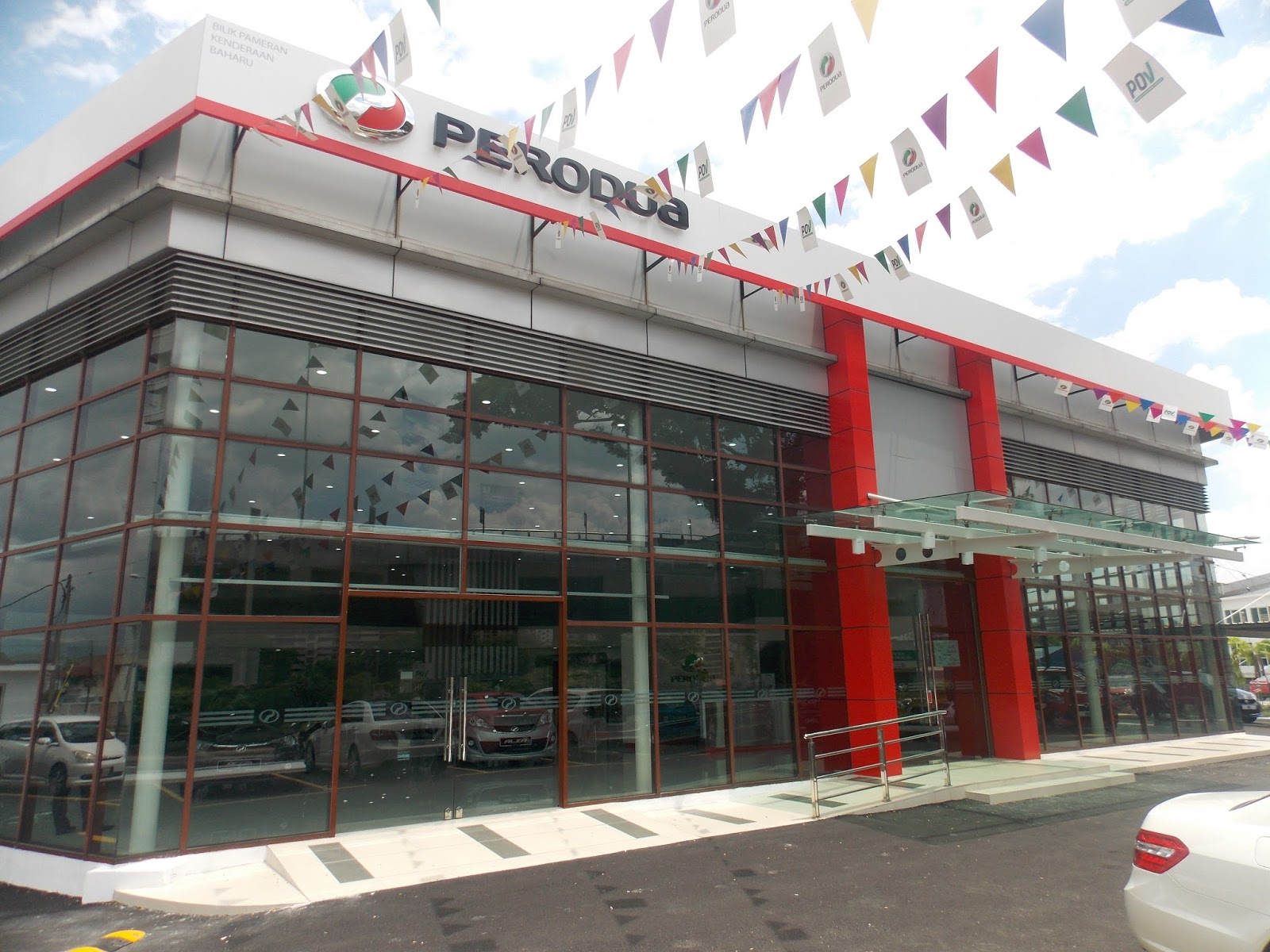 Motoring-Malaysia: PERODUA Opens its Hybrid Sales Centre 